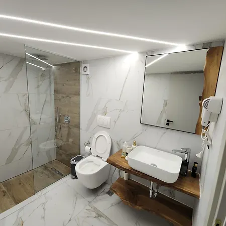 Saranda Apartments *